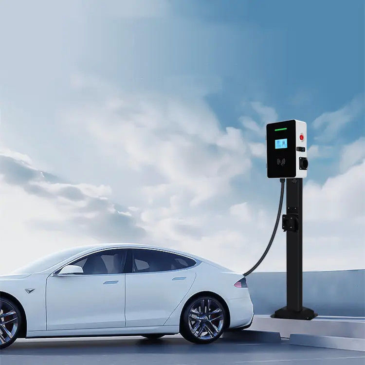 Single Gun Type2 7 Kilowatt Stazione di ricarica per veicoli elettrici montata a parete Display LCD